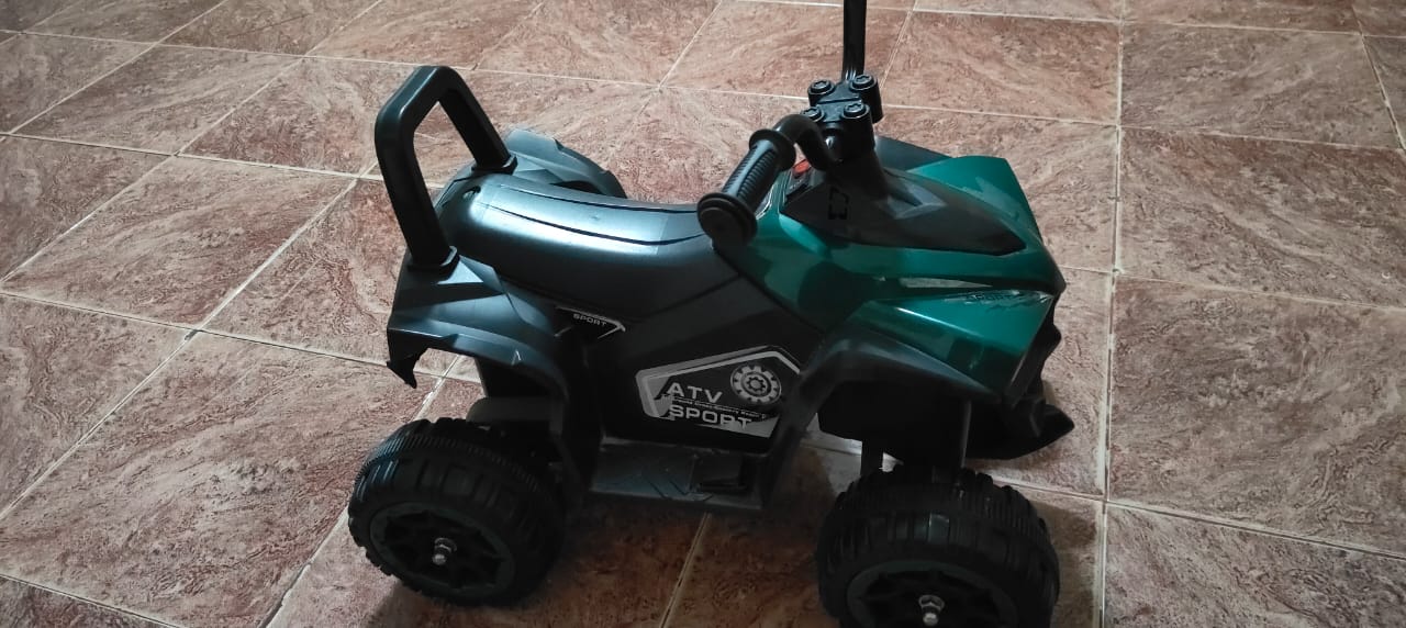 New kids battery powered sports car New kids battery powered sports car