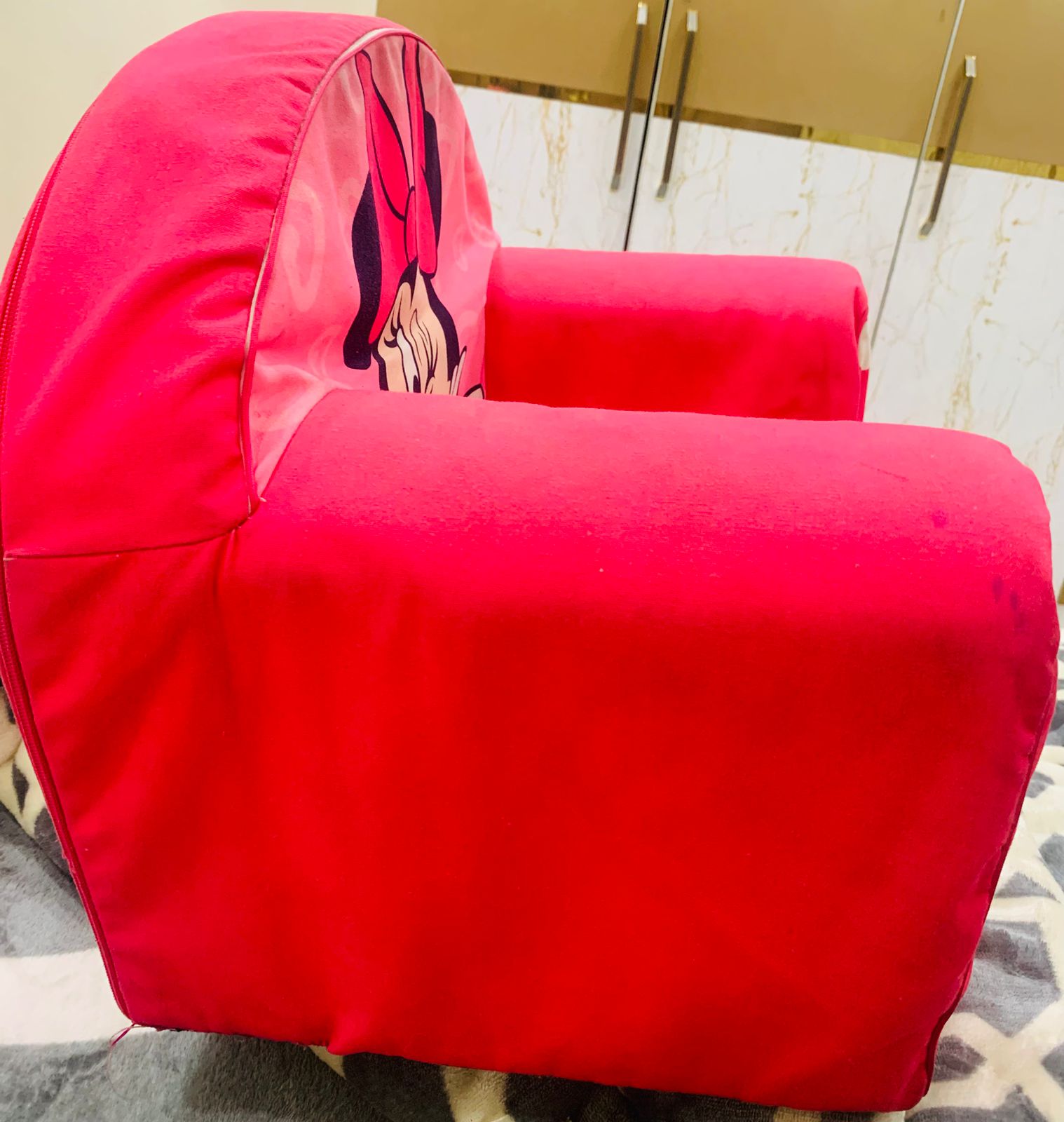 Preowned Minnie Mouse kids seating