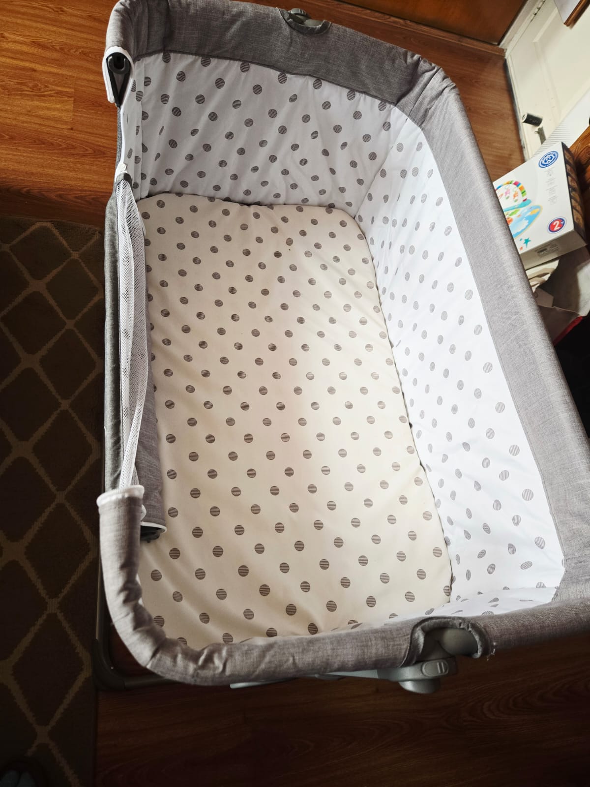 Safe baby bedside bassinet R for Rabbit