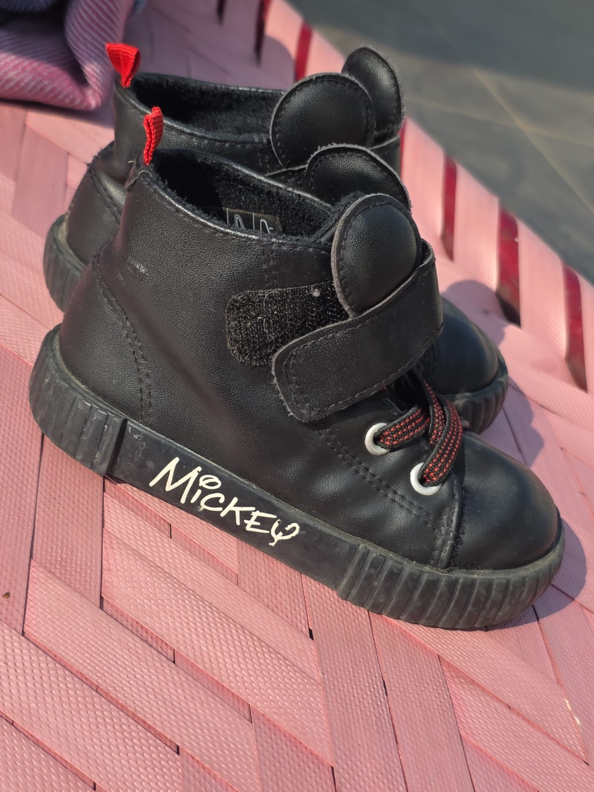 Preowned H&M kids boots with Mickey print