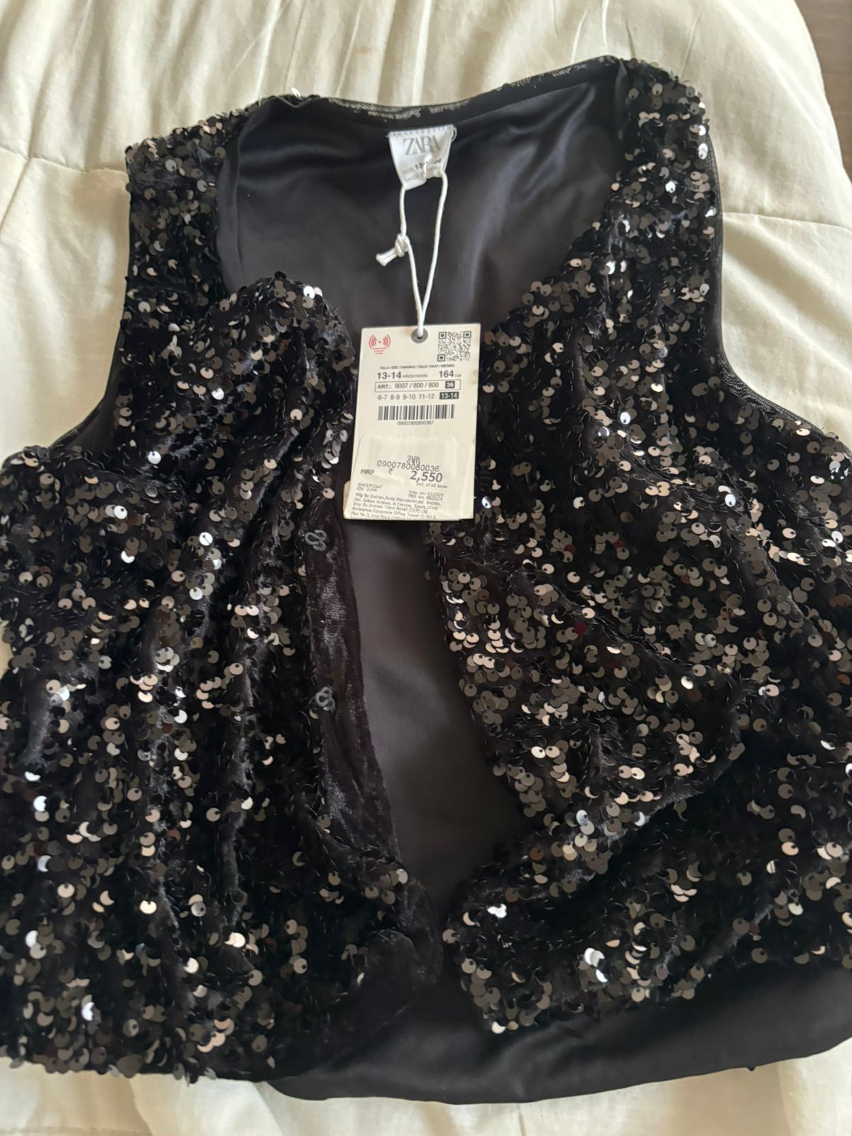 Preowned Zara girls waistcoat in good condition Preowned Zara girls waistcoat in good condition