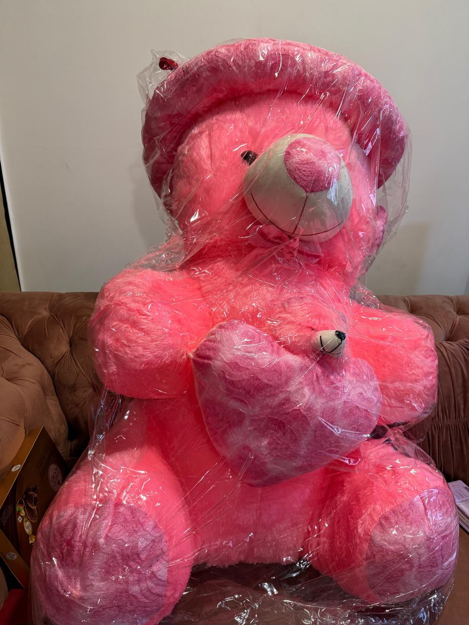 Large teddy bear in brand new condition