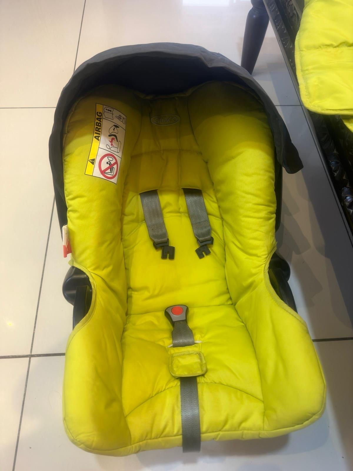 Preowned Graco car seat in excellent condition