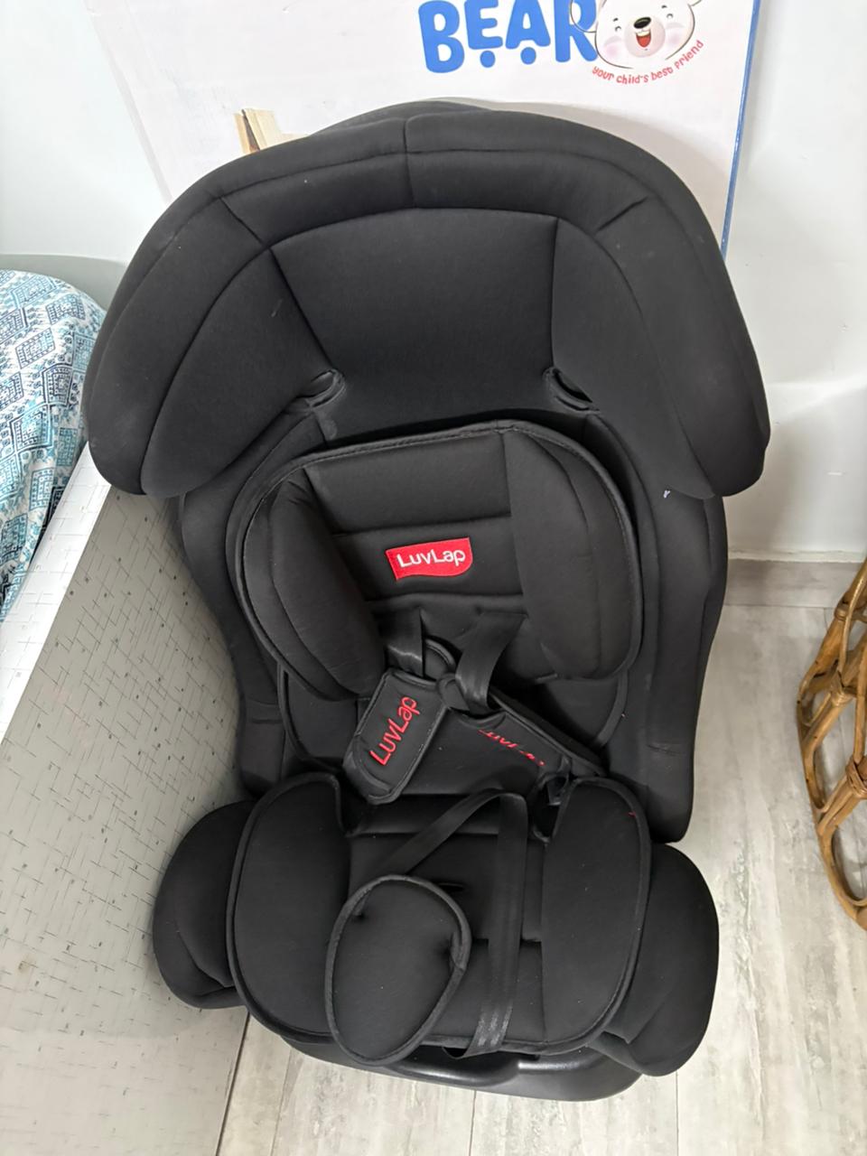 Preowned Babyhug car seat in good condition for sale in Delhi