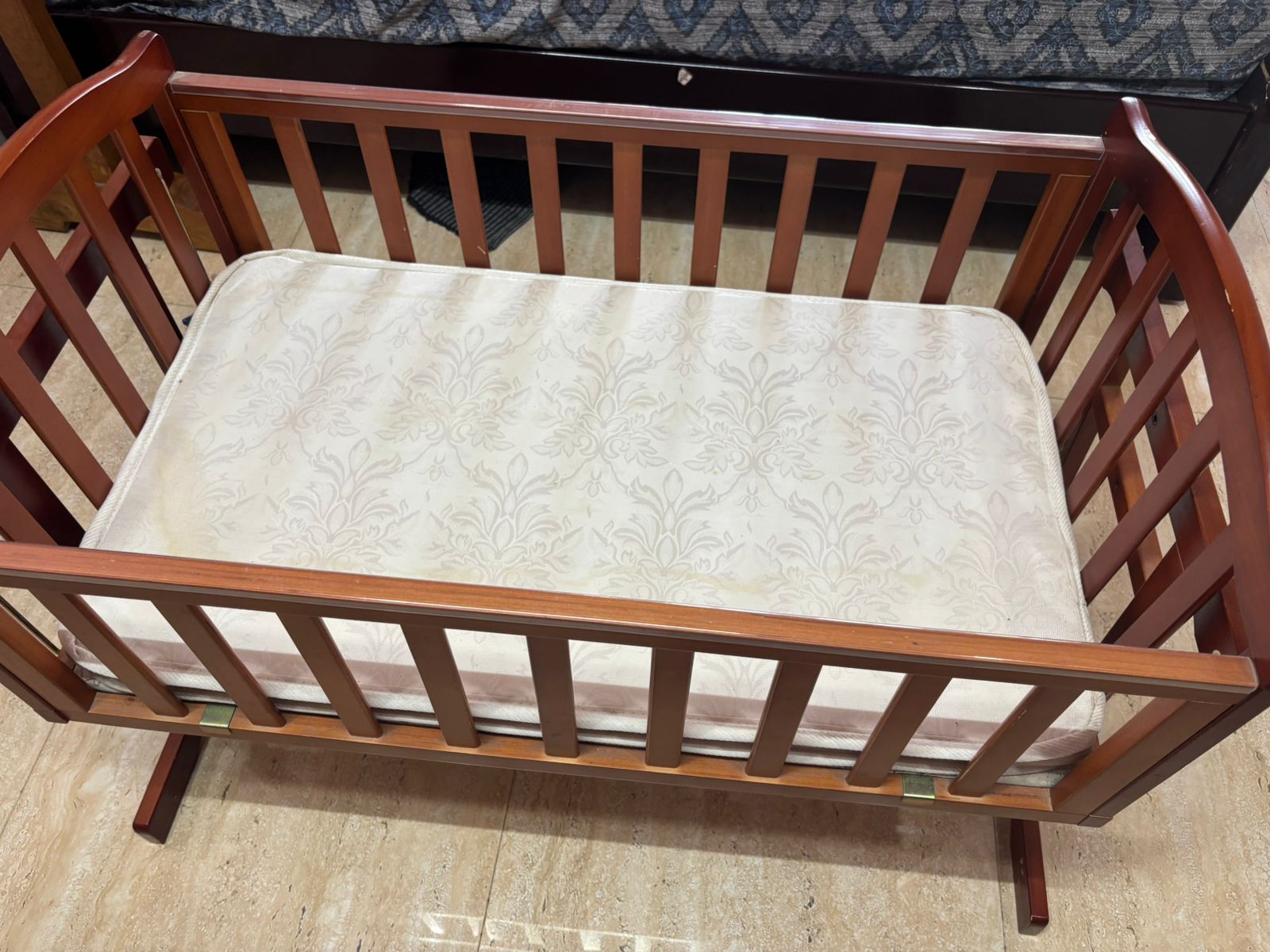 Preowned Babyhug baby cradle in good condition for sale in Hassan, Karnataka