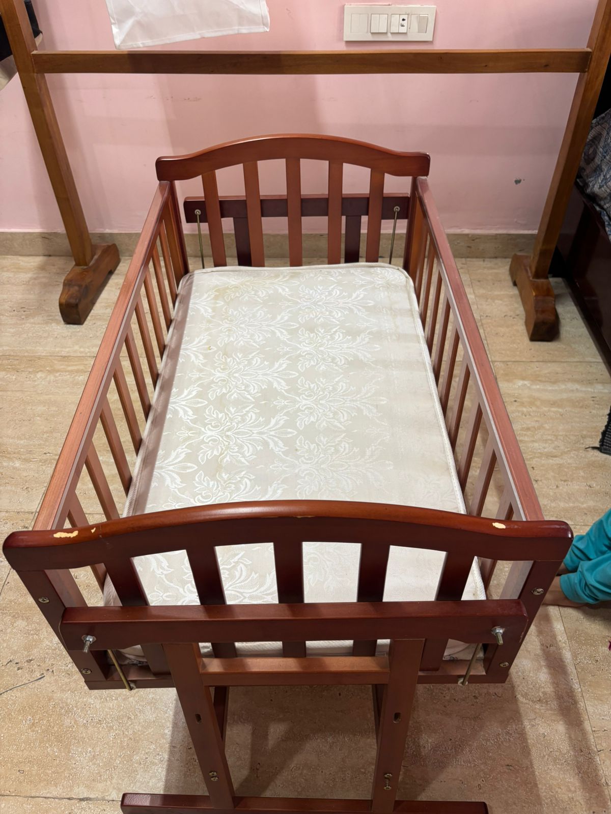 Affordable Babyhug cradle Hassan preloved