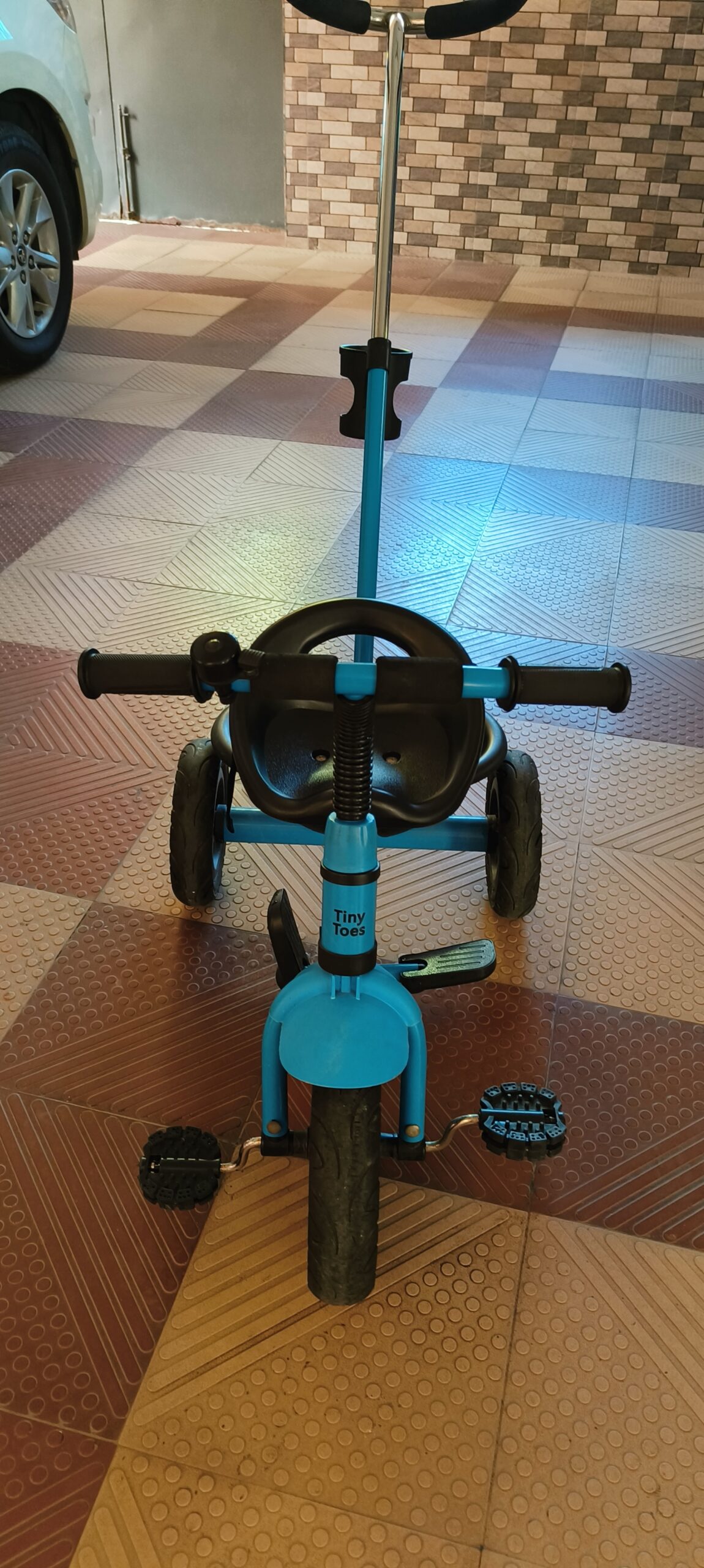 Preowned R for Rabbit Tiny Toes tricycle