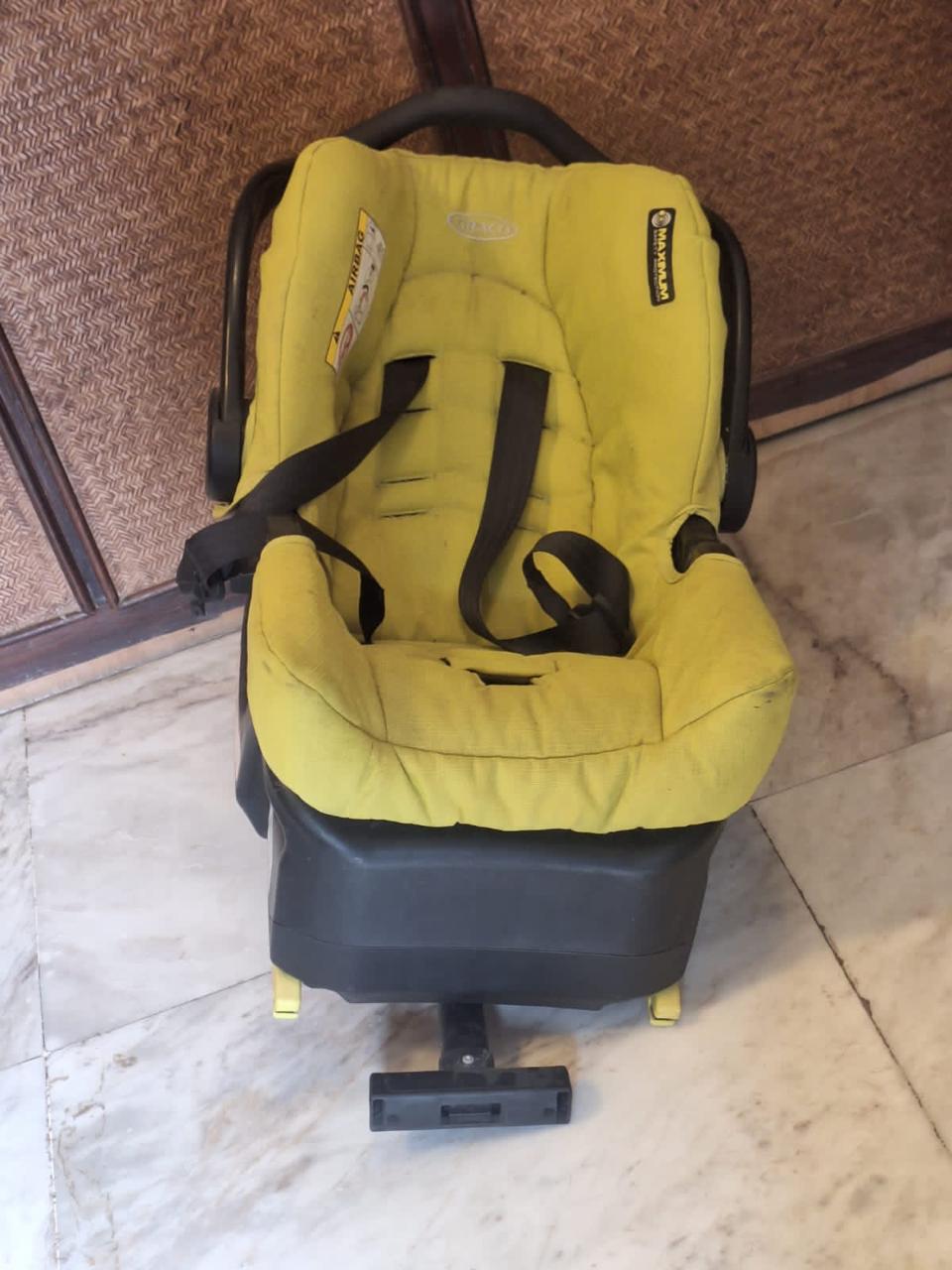 Secondhand Graco Evo SnugSafe car seat in good condition for sale in Mumbai