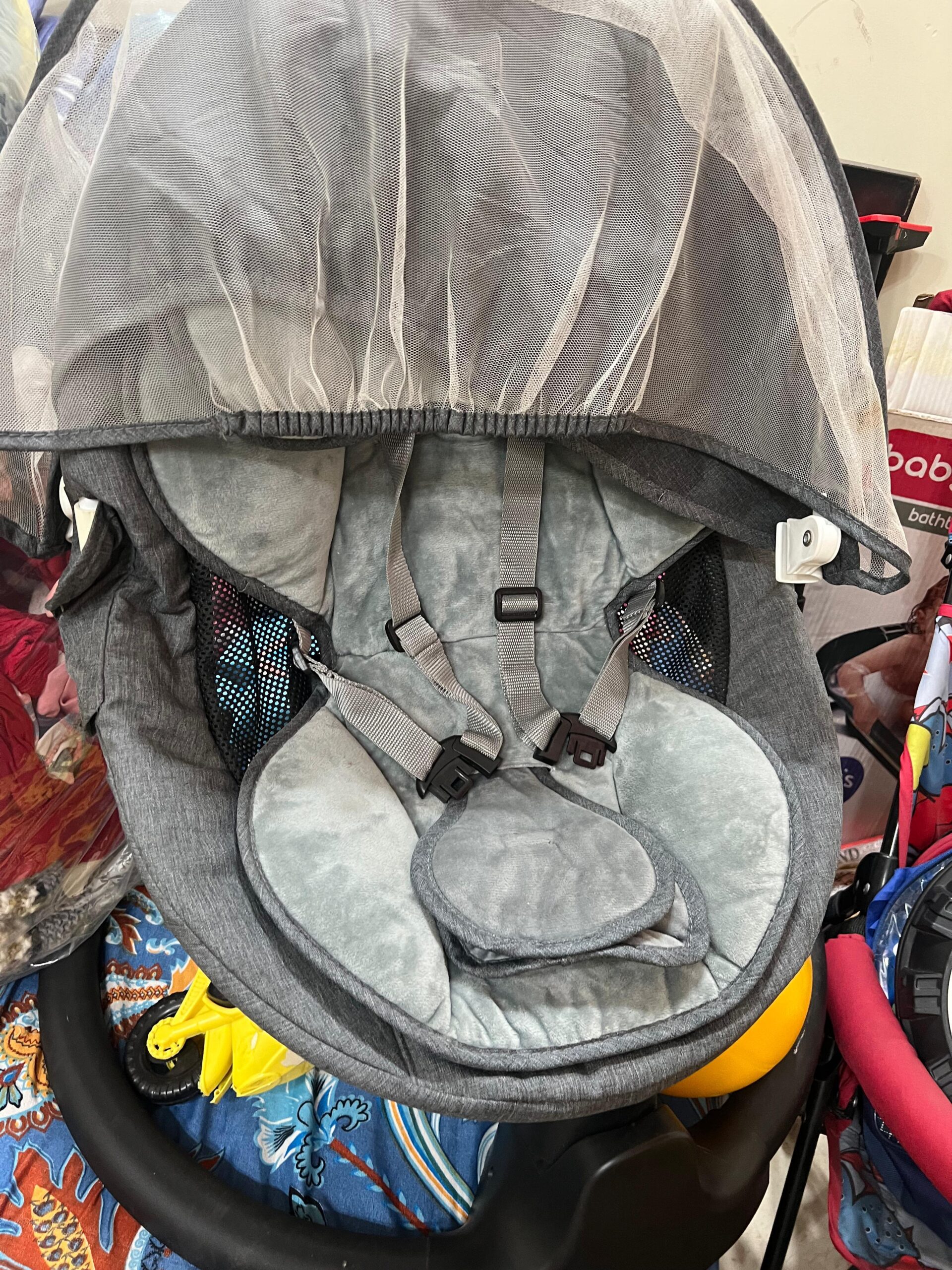 Preowned Babybee electric swing in good condition