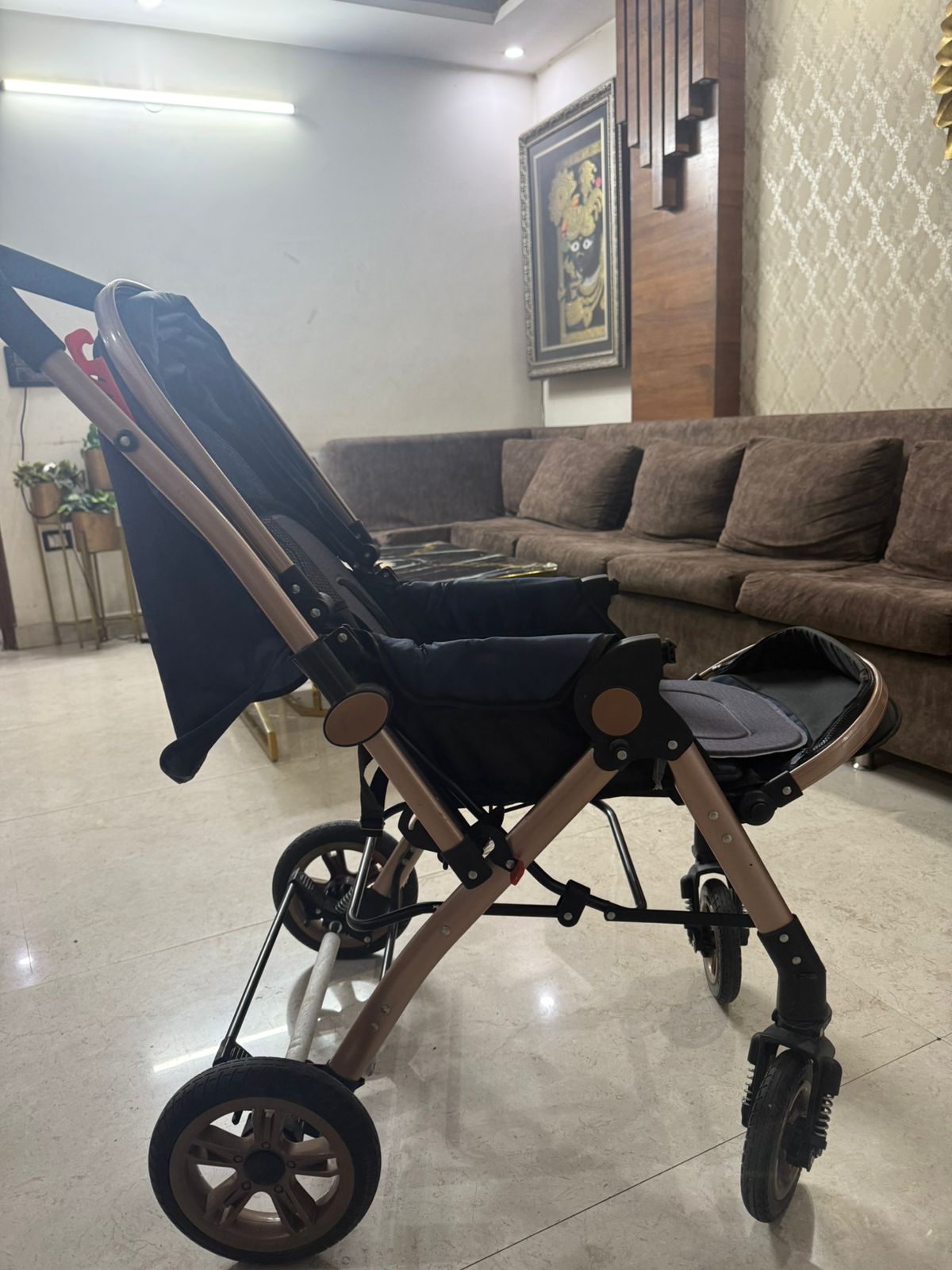 Preowned Juniors stroller in excellent condition for sale in New Delhi