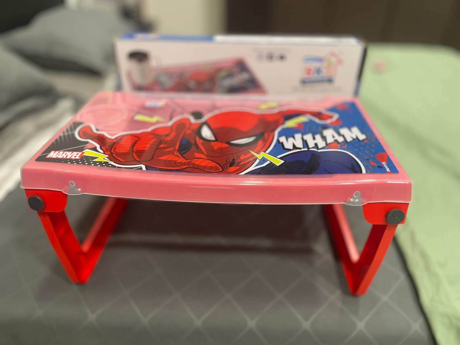 Foldable study table for children