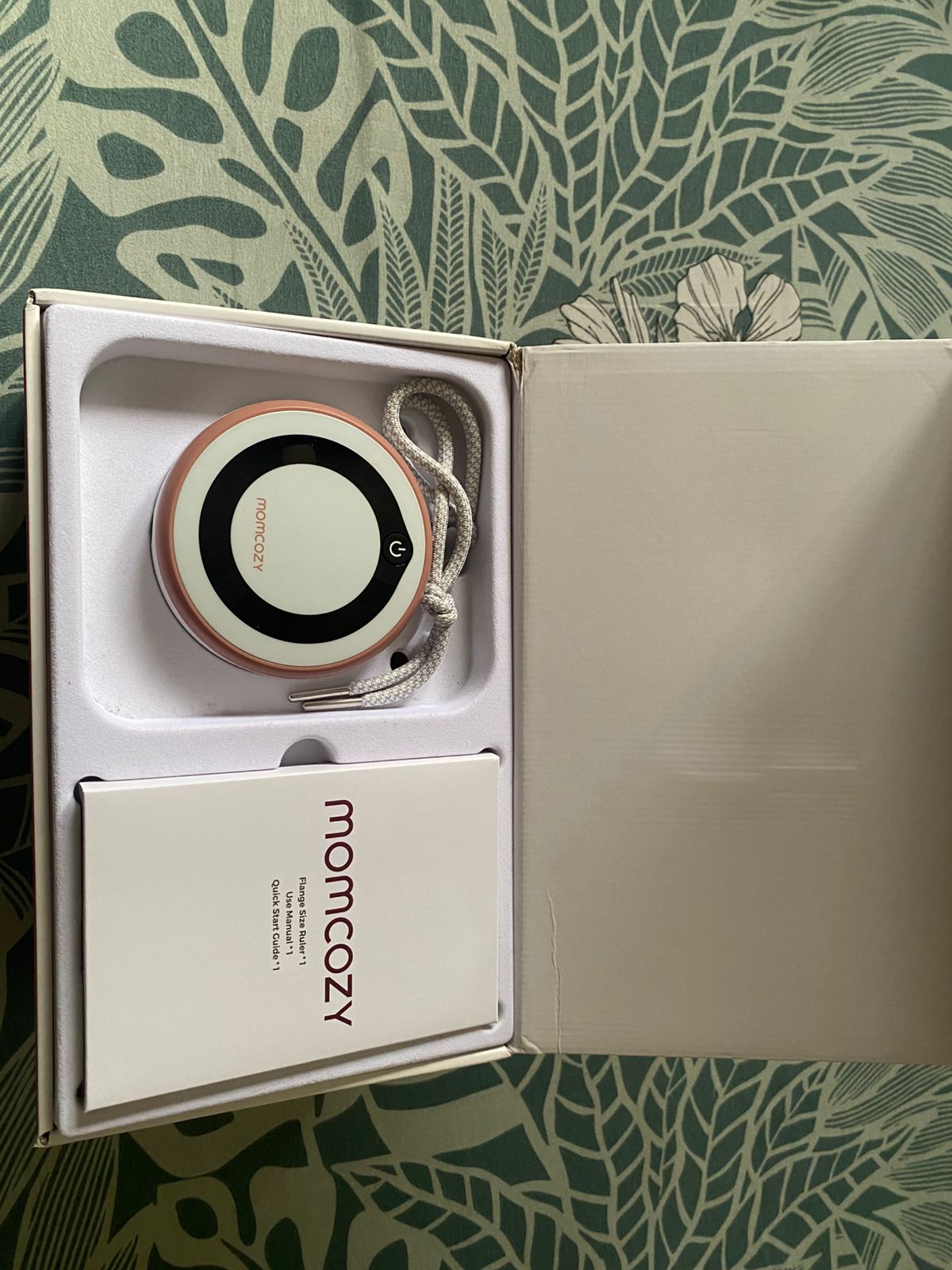 Hands free breast pump Momcozy used